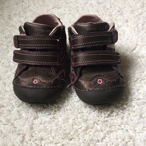 Stride rite 4.5 wide leather shoes